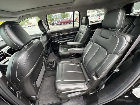 Used 2024 Jeep Grand Cherokee L Limited w/ Luxury Tech Group II AWD/4WD image 26