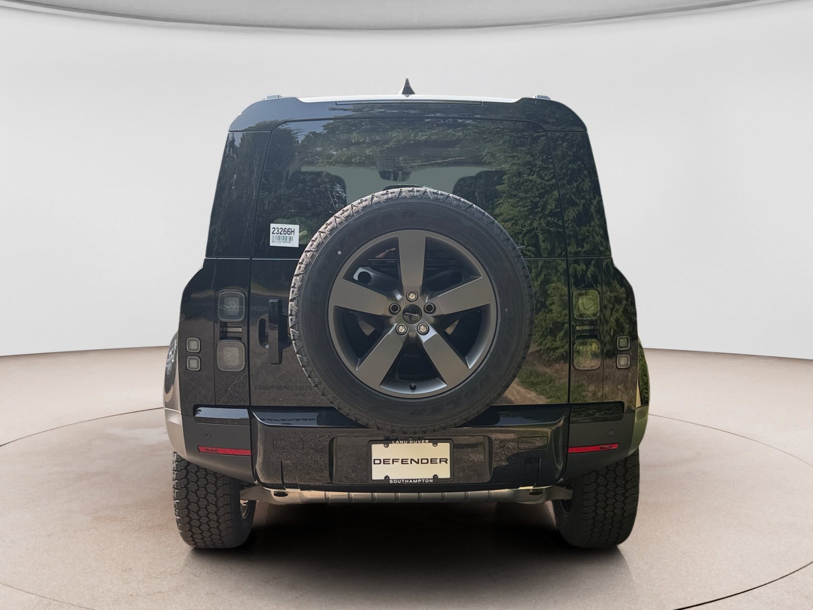 New 2026 Land Rover Defender 110 S AWD/4WD image 4