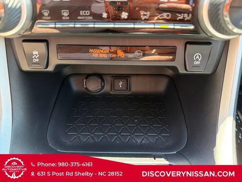 Used 2020 Toyota RAV4 XLE w/ Convenience Package FWD image 22