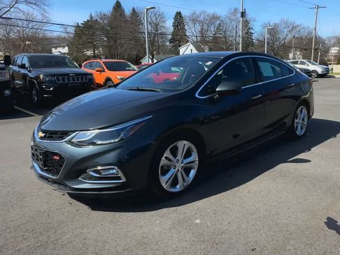 Used 2018 Chevrolet Cruze Premier w/ RS Package image 4