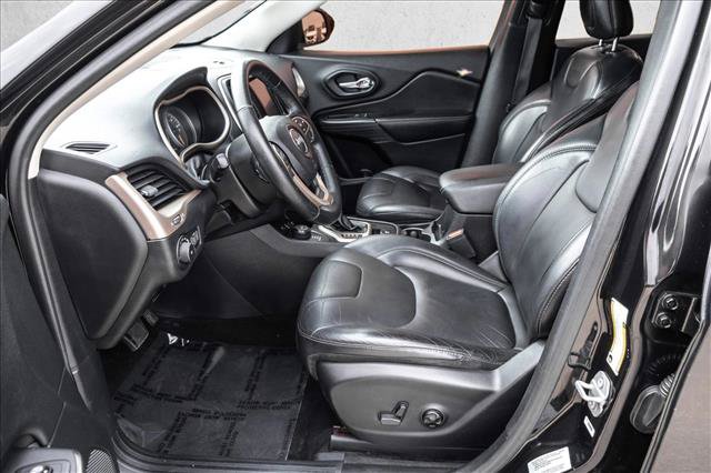 Used 2017 Jeep Cherokee Limited AWD/4WD image 11