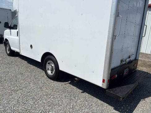 Used 2018 Chevrolet Express 3500 w/ Power Convenience Package RWD image 5