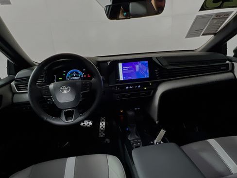Used 2025 Toyota Camry SE w/ Convenience Package FWD image 30