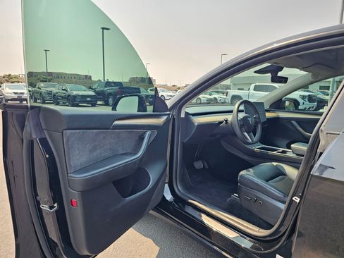 Used 2022 Tesla Model Y Long Range AWD/4WD image 18