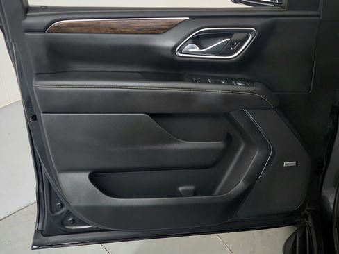 Used 2023 Chevrolet Tahoe Premier AWD/4WD image 16