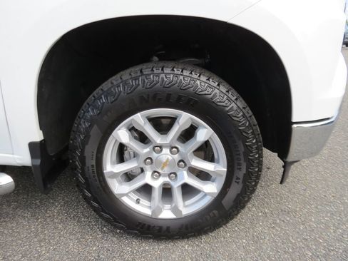 Certified 2025 Chevrolet Silverado 1500 LT w/ Z71 Off-Road Package AWD/4WD image 16