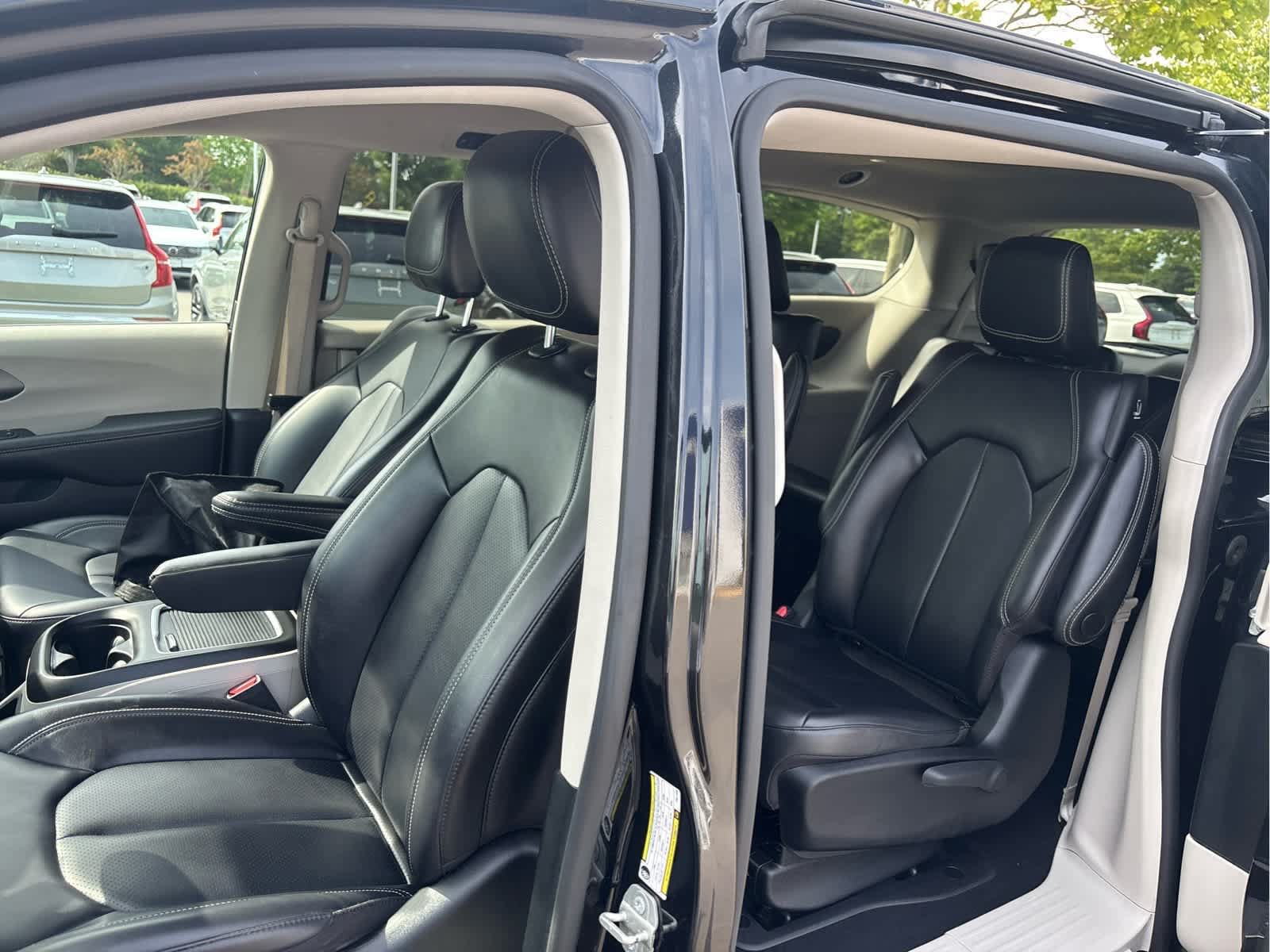 Used 2023 Chrysler Pacifica Touring-L FWD image 24