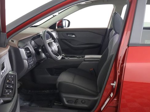 Used 2023 Nissan Rogue SV AWD/4WD image 22