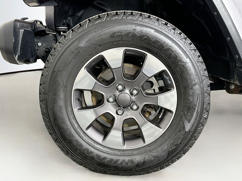 Used 2018 Jeep Wrangler Unlimited Sahara image 11