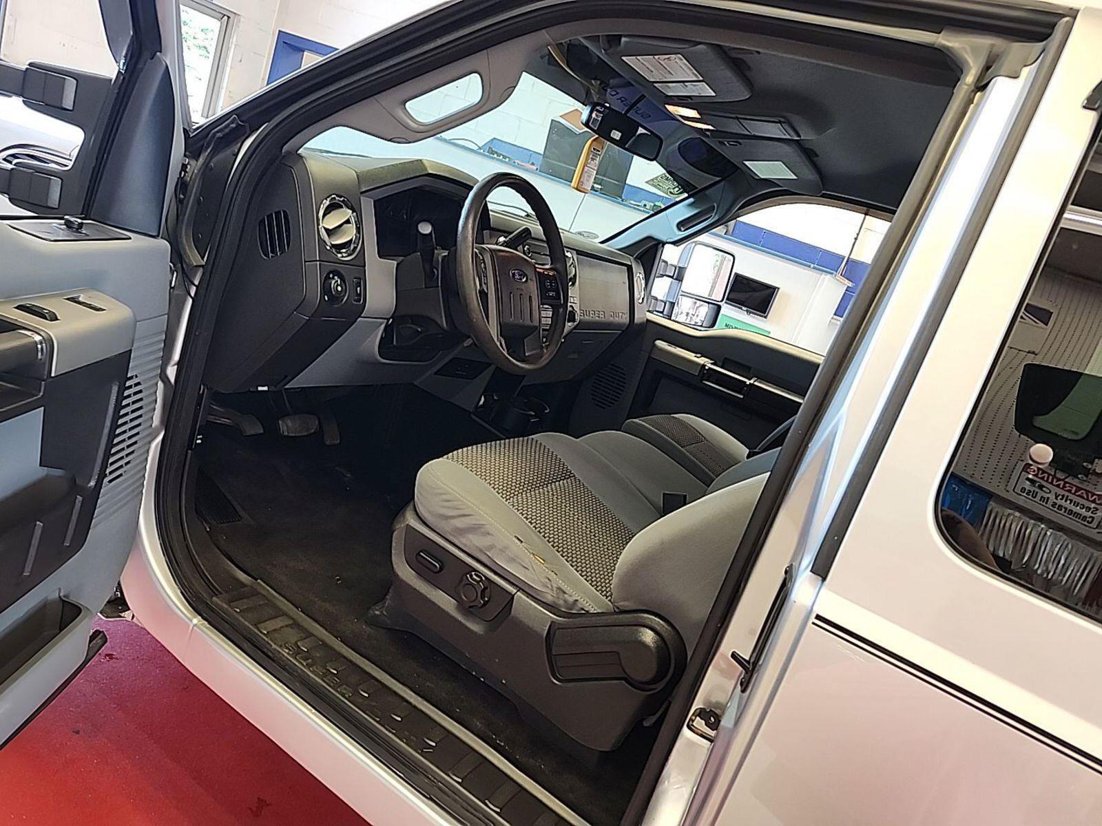 Used 2014 Ford F250 XLT w/ Advanced Security Group AWD/4WD image 6