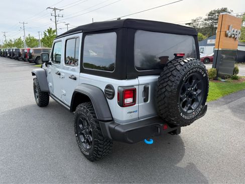 Used 2023 Jeep Wrangler Unlimited w/ Cold Weather Group AWD/4WD image 8