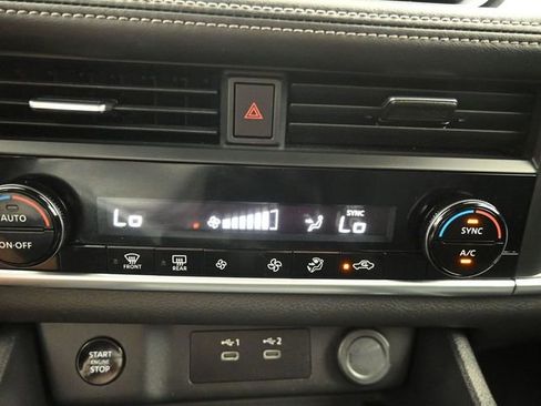 Used 2025 Nissan Rogue SV image 15