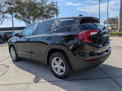 Used 2024 GMC Terrain SLE image 6