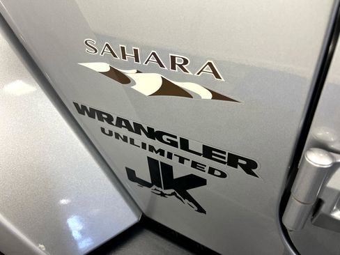 Used 2017 Jeep Wrangler Unlimited Sahara w/ Connectivity Group image 35