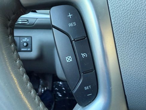 Used 2017 Chevrolet Traverse LT w/ Style and Technology Package image 12