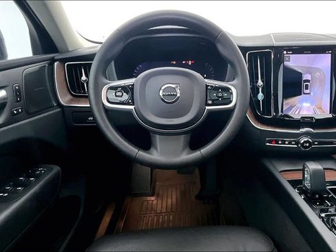 Certified 2023 Volvo XC60 B5 Plus AWD/4WD image 6