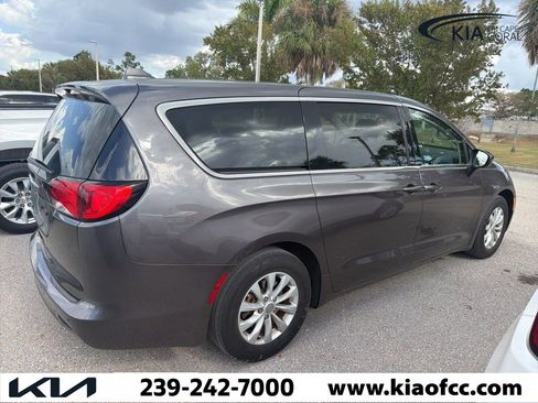 Used 2019 Chrysler Pacifica LX w/ Tire & Wheel Group image 5