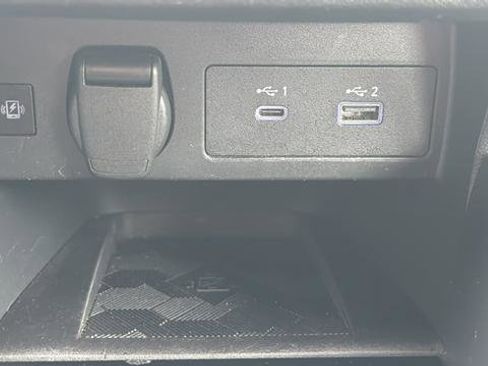 Used 2024 Nissan Versa SR image 30