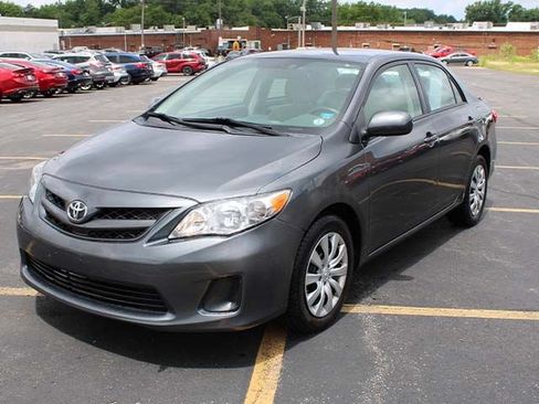 Used 2012 Toyota Corolla LE FWD image 2