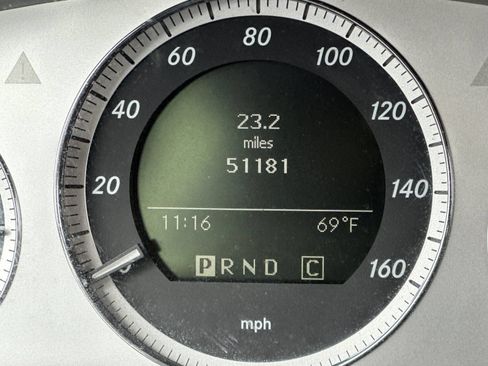 Used 2010 Mercedes-Benz GLK 350 4MATIC image 26