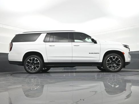 Used 2024 Chevrolet Suburban RST RWD image 29