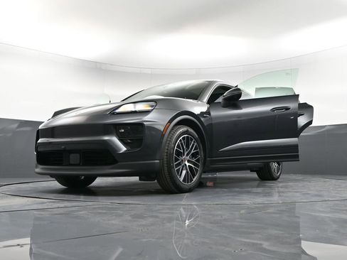 New 2026 Porsche Macan 4 Electric AWD/4WD image 39
