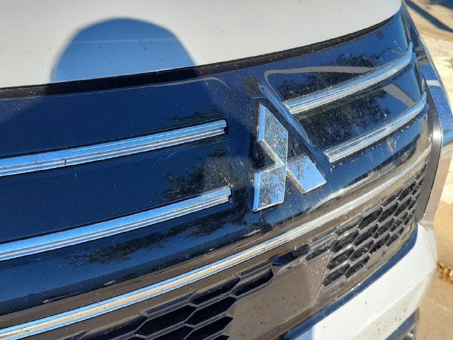 Used 2025 Mitsubishi Outlander SE FWD image 4