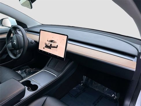 Used 2023 Tesla Model 3 Standard Range image 29