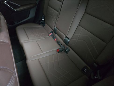 Used 2025 BMW X2 xDrive28i w/ M Sport Package image 17