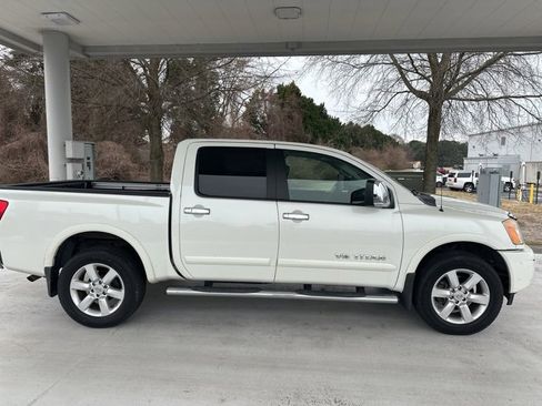 Used 2014 Nissan Titan SL w/ SL Moonroof Package image 2