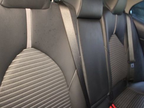 Used 2018 Toyota Camry SE FWD image 14