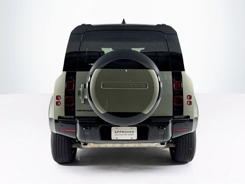 Used 2025 Land Rover Defender 110 X-Dynamic SE image 4