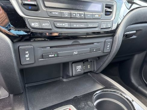 Used 2016 Honda Pilot Touring image 21