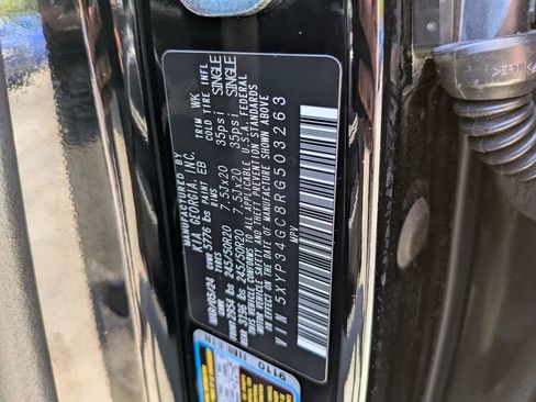 Certified 2024 Kia Telluride EX w/ EX Captain's Chair Package FWD image 39