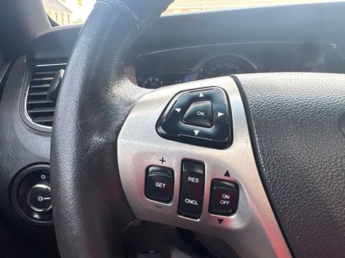 Used 2015 Ford Taurus Limited FWD image 35