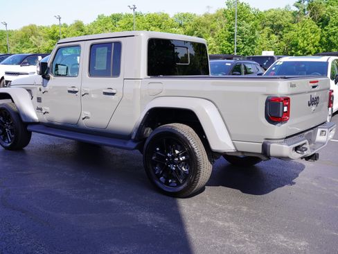 Used 2023 Jeep Gladiator Overland AWD/4WD image 8