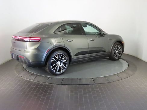 Certified 2025 Porsche Macan 4 Electric AWD/4WD image 7