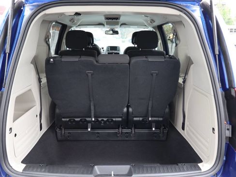 Used 2018 Dodge Grand Caravan SE w/ UConnect Hands-Free Group FWD image 4