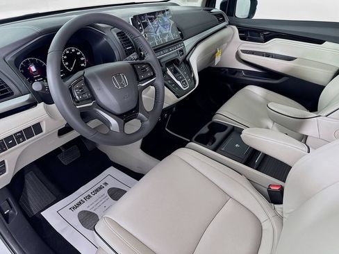 Used 2026 Honda Odyssey Touring image 11