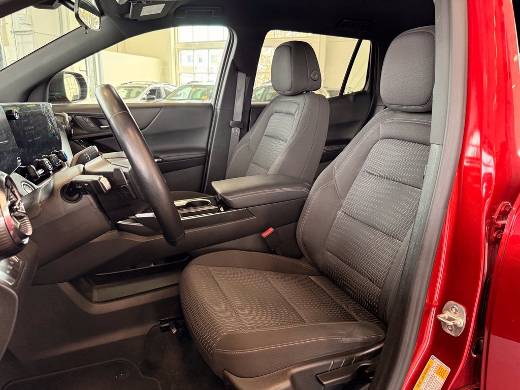 Used 2026 Chevrolet Equinox LT AWD/4WD image 9