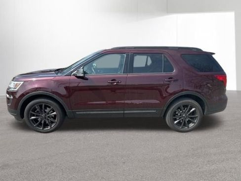 Used 2018 Ford Explorer XLT w/ Equipment Group 202A image 2