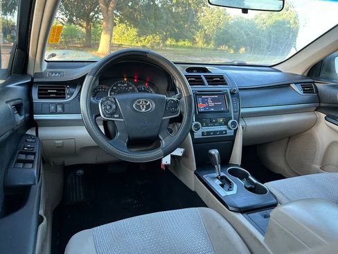 Used 2012 Toyota Camry LE FWD image 12