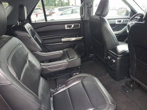 Used 2021 Ford Explorer XLT w/ Equipment Group 202A AWD/4WD image 19