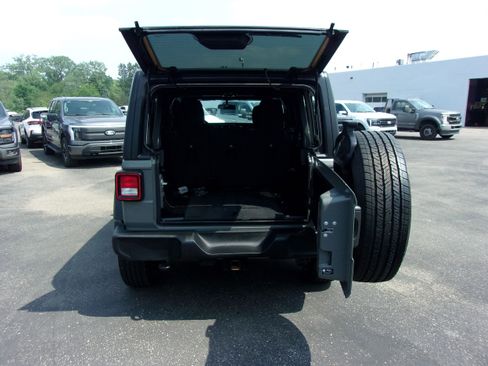 Used 2022 Jeep Wrangler Unlimited Sport AWD/4WD image 5