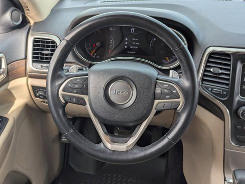 Used 2016 Jeep Grand Cherokee Laredo image 19