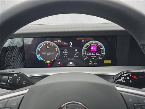 New 2026 Volkswagen Tiguan SE R-Line image 11