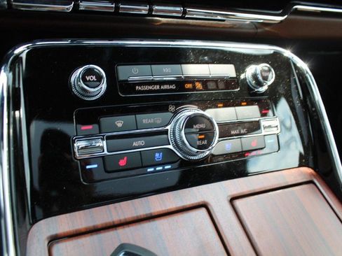 Used 2023 Lincoln Navigator Reserve RWD image 17