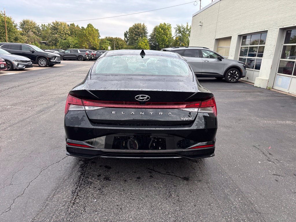 Used 2023 Hyundai Elantra Limited FWD image 4