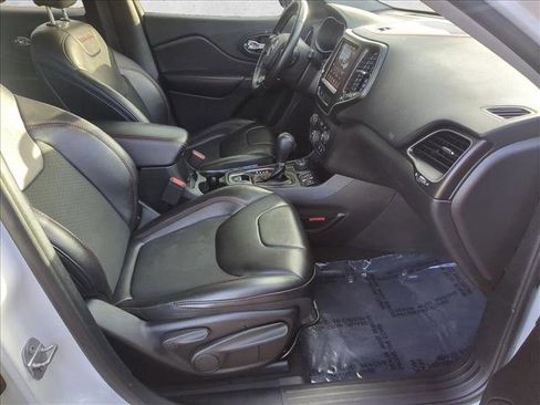 Used 2019 Jeep Cherokee Trailhawk w/ Comfort/Convenience Group image 21
