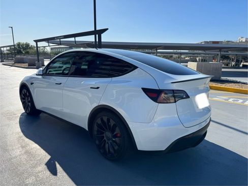 Used 2023 Tesla Model Y Performance image 8
